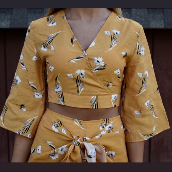 Olivia Floral Crop - Picture 2 of 3